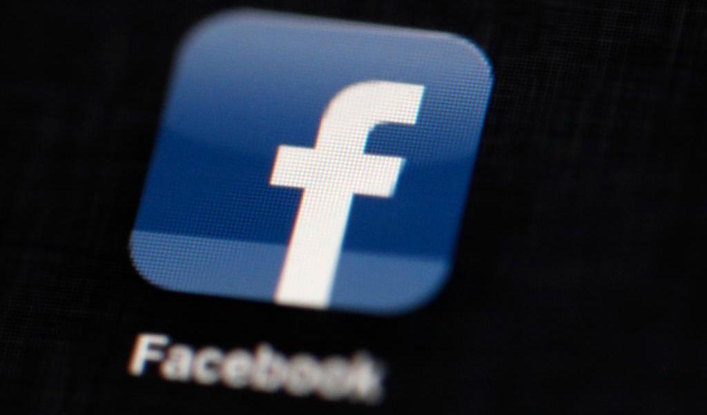 Facebook ska minska möjligheten att sprida desinformation via just Facebook. Arkivbild. Foto:
Matt Rourke/AP/TT