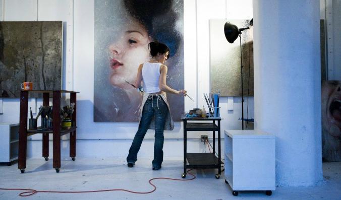 Alyssa Monks i sin ateljé. Foto: Stephen Churchill Downes