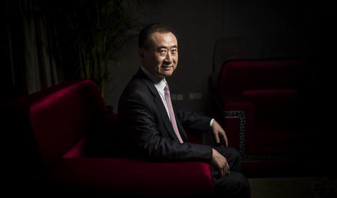 

Wang Jianlin är ordförande för kinesiska Wanda Group som bland annat äger AMC Entertainment, Legendary Entertainment och svenska SF Bio. Wanda är bland de företag som nu tycks ligga under kinesiska myndigheters lupp. Foto: Fred Dufour/AFP/Getty Images                                                                                        