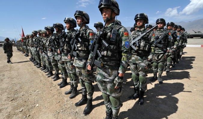 



Kinesiska trupper under en gemensam militärövning med Shanghai Cooperation Organization i Kirgizistan 2016. Foto: Vyacheslav Oseledko/AFP/Getty Images                                                                                                                                                                                