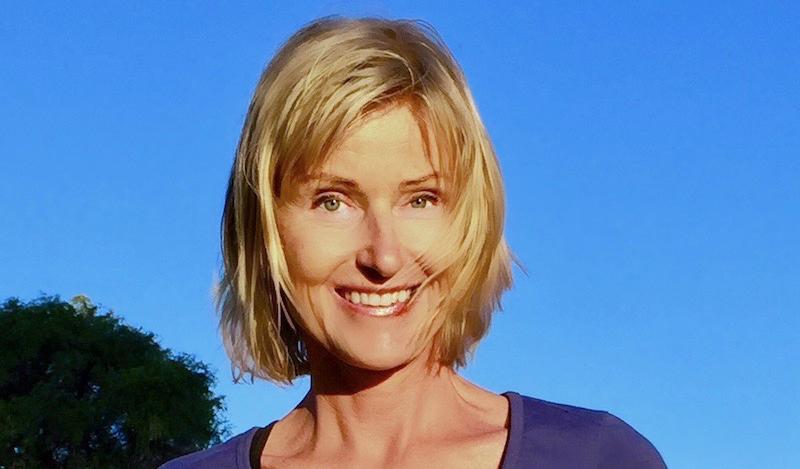 Sanna Ehdin talar om hur Gröna Kuren hjälper till att få bort uppsvälld mage, trötthet och okoncentration genom att man undviker mat som orsakar jäsningar i kroppen. Foto: Privat