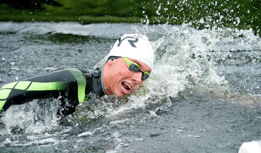 
Orutinerade öppet vatten-simmaren Christopher Jedel gjorde ett stort misstag men kom ändå tvåa i Vansbro.                                            