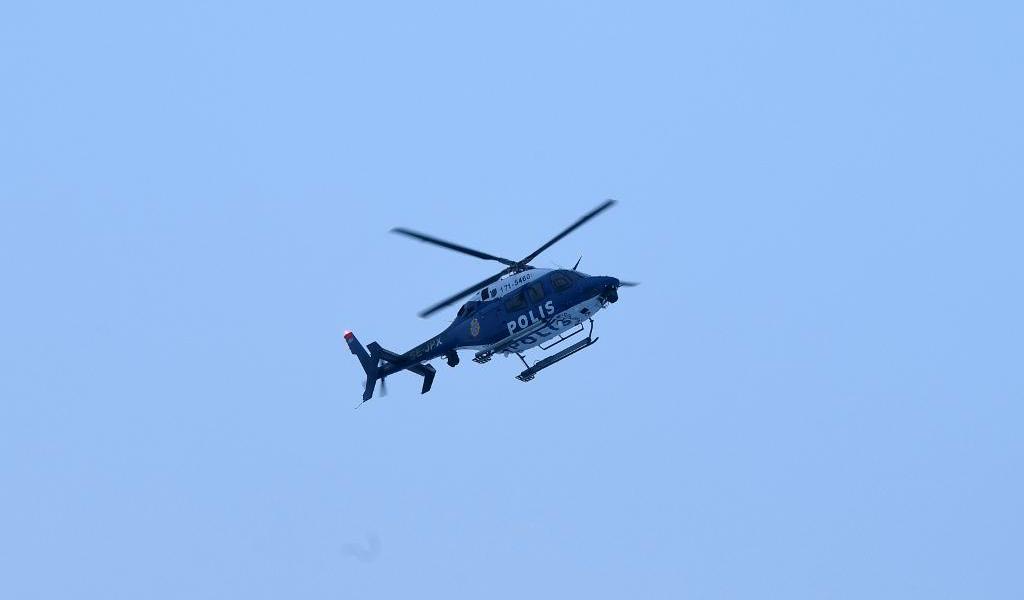 
En polishelikopter anlände till Klimpfjäll tio timmar efter det att ett inbrott anmälts. Foto: Fredrik Sandberg/TT-arkivbild                                            
