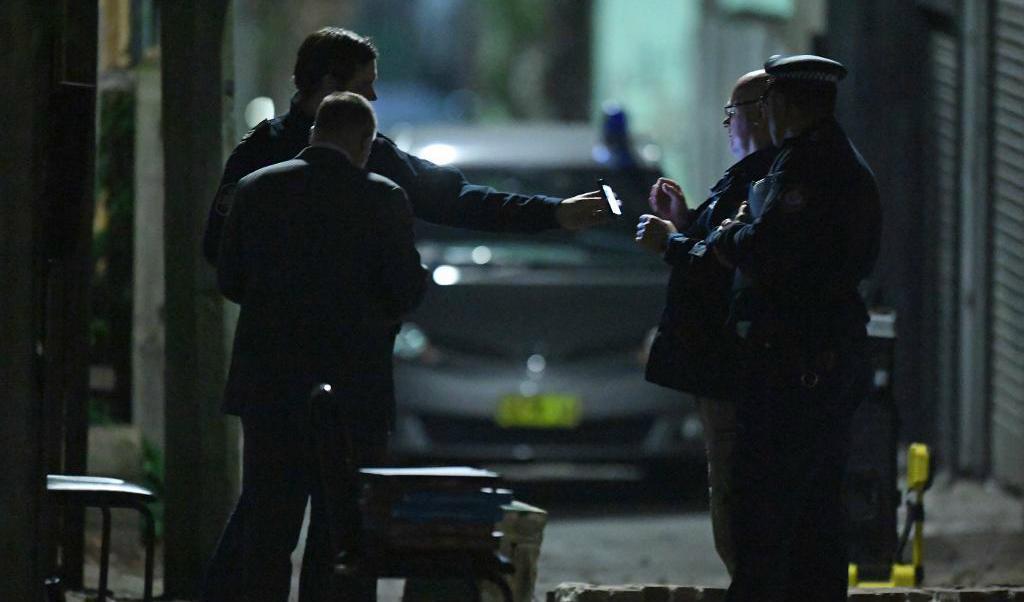 

Australisk polis genomförde räder runt om i Sydney och grep fyra män. Foto: Sam Mooy/AP/TT                                                                                        
