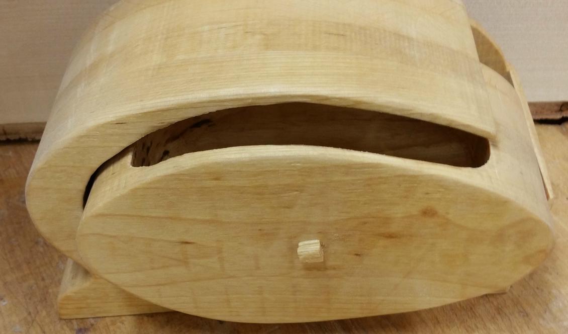 Eleverna tillverkade såkallad Bandsaw Boxes. Denna teknik ger möjlighet till rundade former på såväl utdragsdelen som själva låddelen. Foto: Anton Nilsson