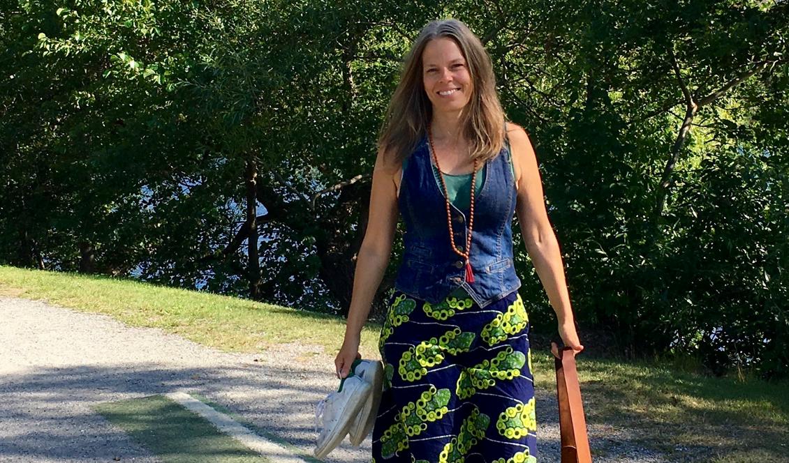 Tia Jumbe på promenad vid Vinterviken i Stockholm, augusti 2017. Foto: Birgitta Orbring