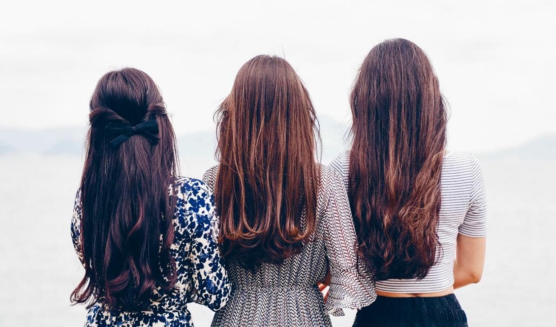 Många vill veta hur man får långt och tjockt hår, men råden är många. Vad stämmer egentligen?