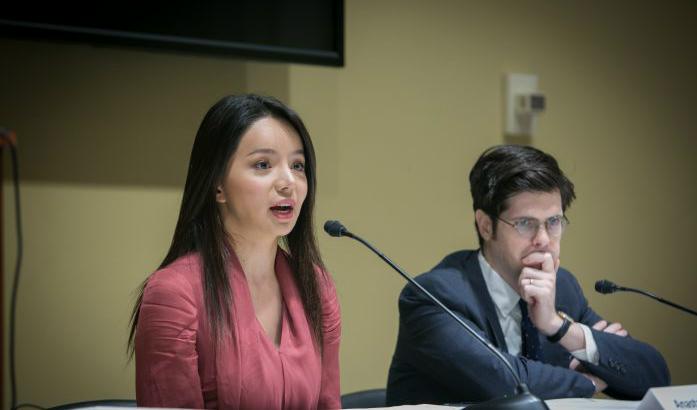 Tidigare Miss World Kanada och skådespelaren Anastasia Lin, och Matthew Robertson, i samband med en visning av Lins film “The Bleeding Edge” i Washington, USA, 18 oktober 2017. Foto: Benjamin Chasteen