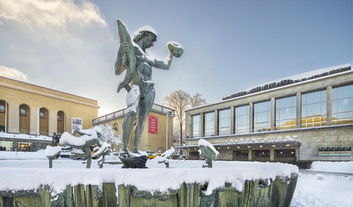 






Carl Milles bronsskulptur Poseidon på Götaplatsen är ett av Göteborgs mest kända landsmärken. Skulpturen, som föreställer havsguden Poseidon, invigdes 1931. Foto: Higab/Hans Wretling                                                                                                                                                                                                                                                                                                                    
