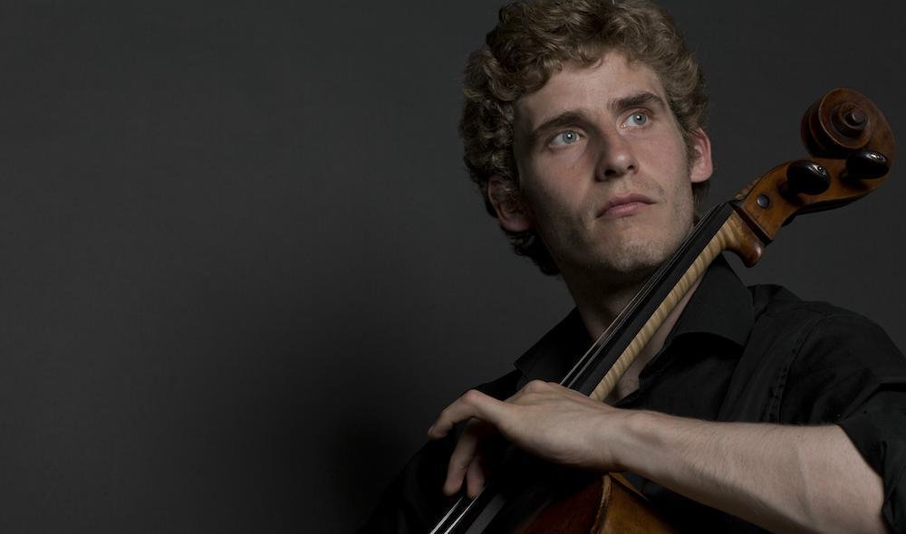 

Danska cellisten Andreas Brantelid. Foto: Marios Tamides                                                                                        