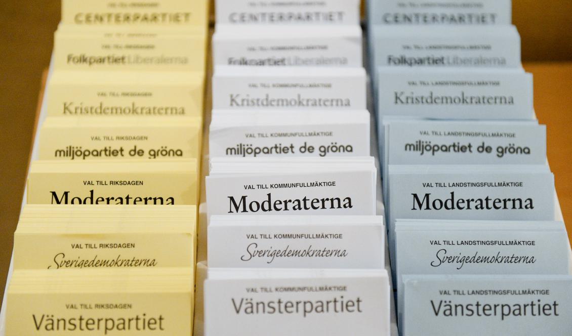 Valsedlar ligger upplagda under valet 14 september 2014. Foto: Jonathan Nackstrand/AFP/Getty Images