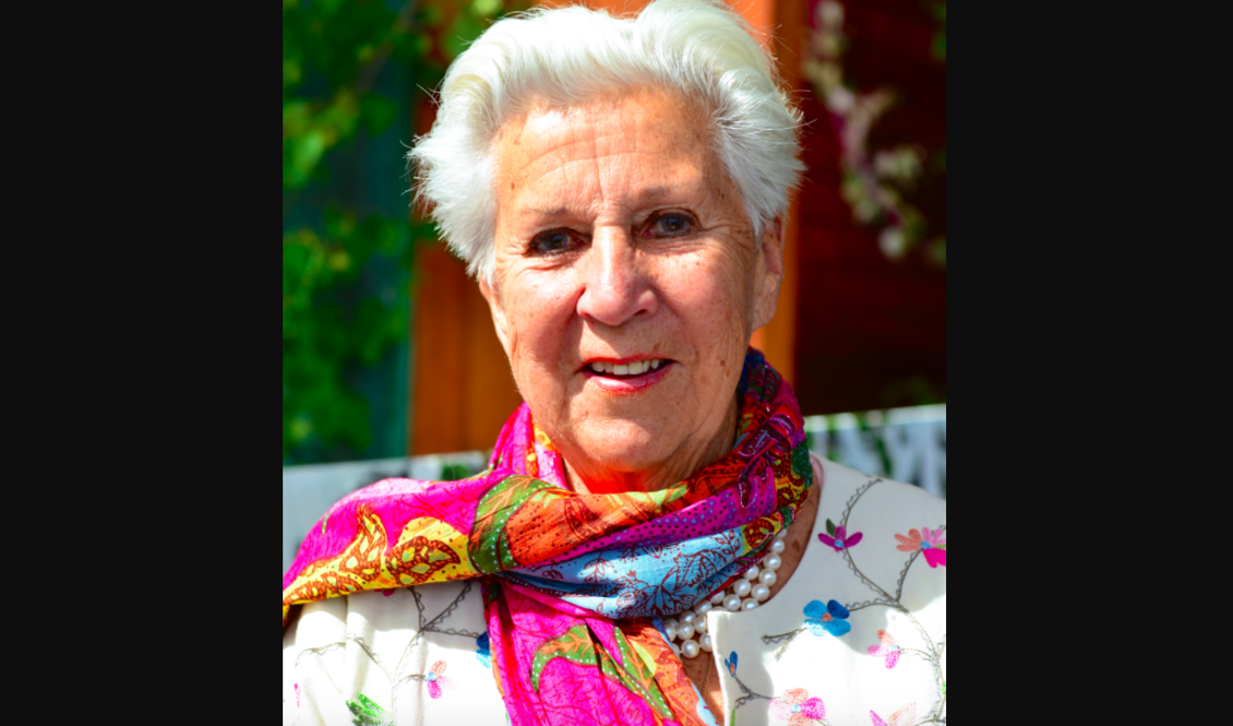 Kjerstin Dellert under artistpresentationen inför Allsång på Skansen i Stockholm den 11 juni 2013. Foto: Frankie Fouganthin