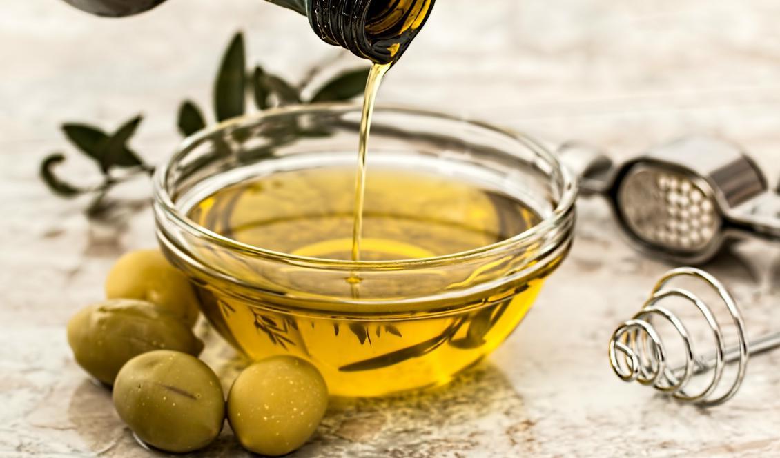 







Olivoljan är en av flera oljor som är bra vid hudvård. Den kan hjälpa vid torr hud, insektsbett och bristningar.                                                                                                                                                                                                                                                                                                                                                                        