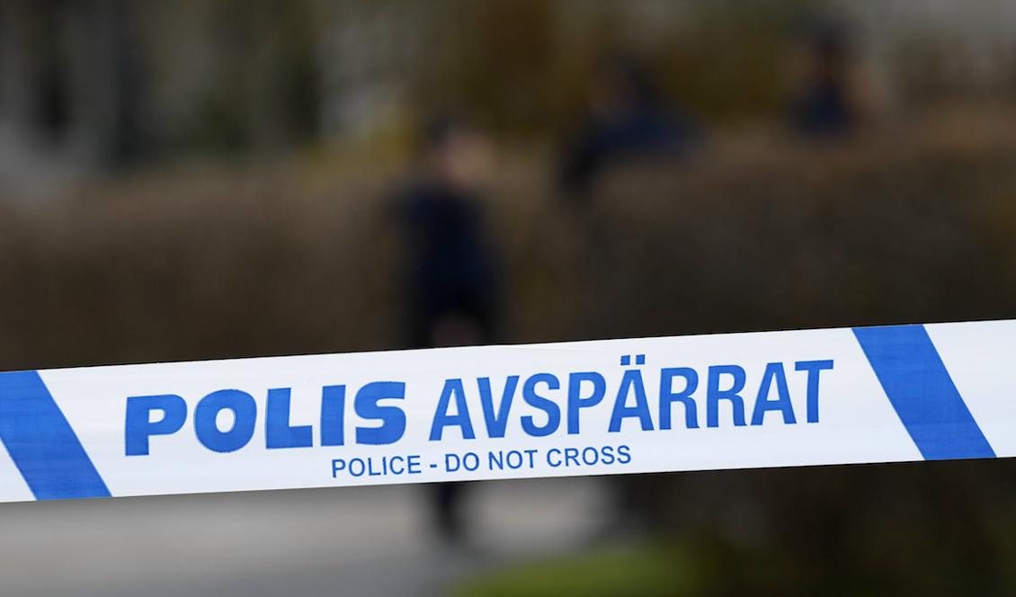 Stort polispådrag i Hässelby i Stockholm efter att en man skjutits ihjäl under onsdagsmorgonen. Foto: Johan Nilsson/TT/Arkivbild.