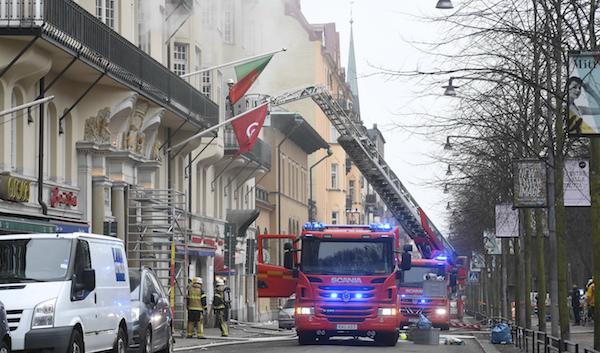 Portugals ambassad på Östermalm i Stockholm brann i början av april. Nu åtalas en 50-årig man för grov mordbrand. Foto: Fredrik Sandberg/TT/Arkivbild