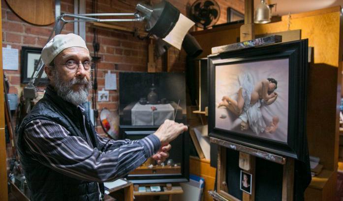 



Målaren och hantverkaren Carlos Madrid berättar om sitt liv och arbete i sin ateljé i New York den 3 juli 2018. Foto:  Milene Fernandez/The Epoch Times                                                                                                                                                                                
