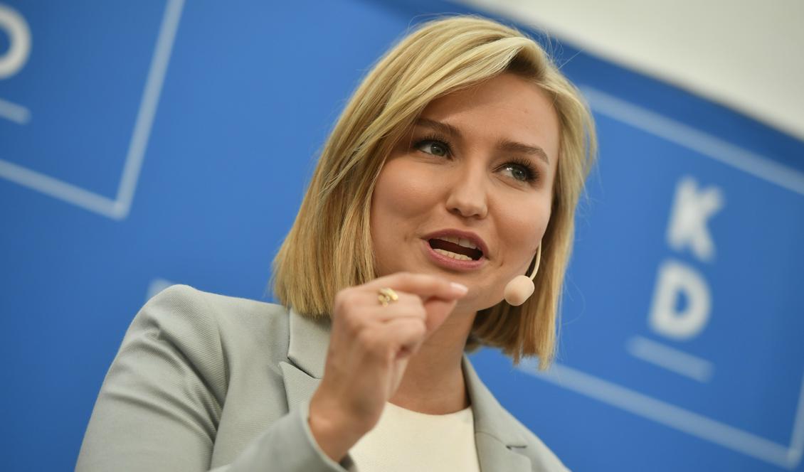 Kristdemokraternas ledare Ebba Busch Thor vill ge lönepåslag till den sjukvårdspersonal som sommarjobbar. Foto: Vilhelm Stokstad/TT