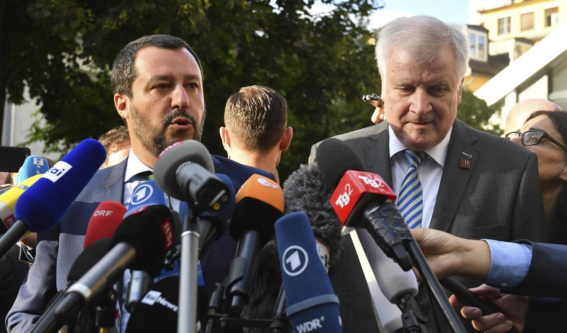 


Italiens inrikesminister Matteo Salvini (till vänster) och hans tyske kollega Horst Seehofer (till höger) i Innsbruck i Österrike. Foto: Kerstin Joensson/AP/TT                                                                                                                                    
