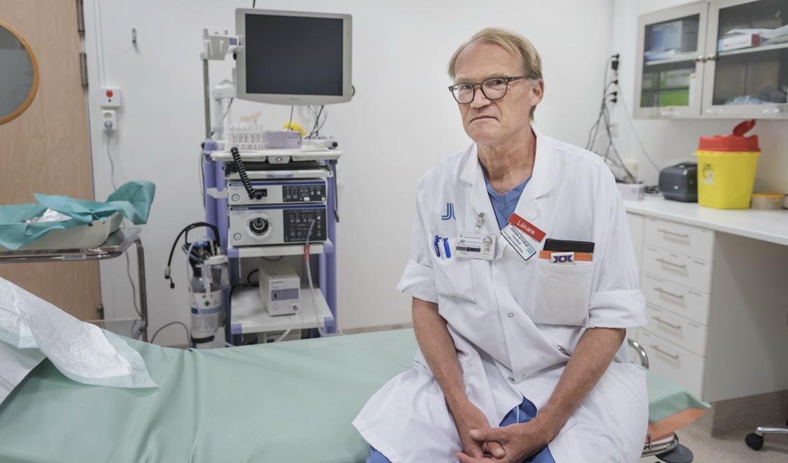– Vi kan inte lägga in de patienter som behöver läggas in, säger Johan Styrud, överläkare på Danderyds sjukhus i Stockholm. Foto: Stina Stjernkvist/TT