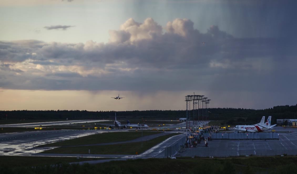 Vissa typer av lokaler, för att göra ett effektivt jobb vid gränskontrollerna, saknas på Arlanda flygplats, enligt en Schengenutvärdering. Foto: Stina Stjernkvist/TT-arkivbild