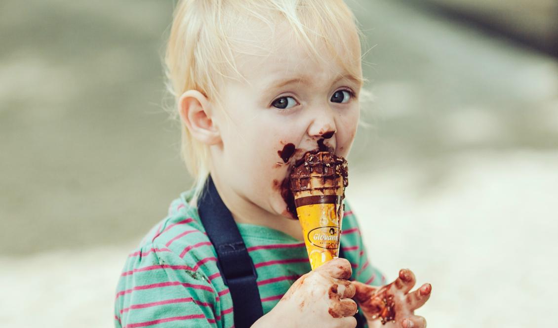 Följden av glassglädje kan bli fläckar.