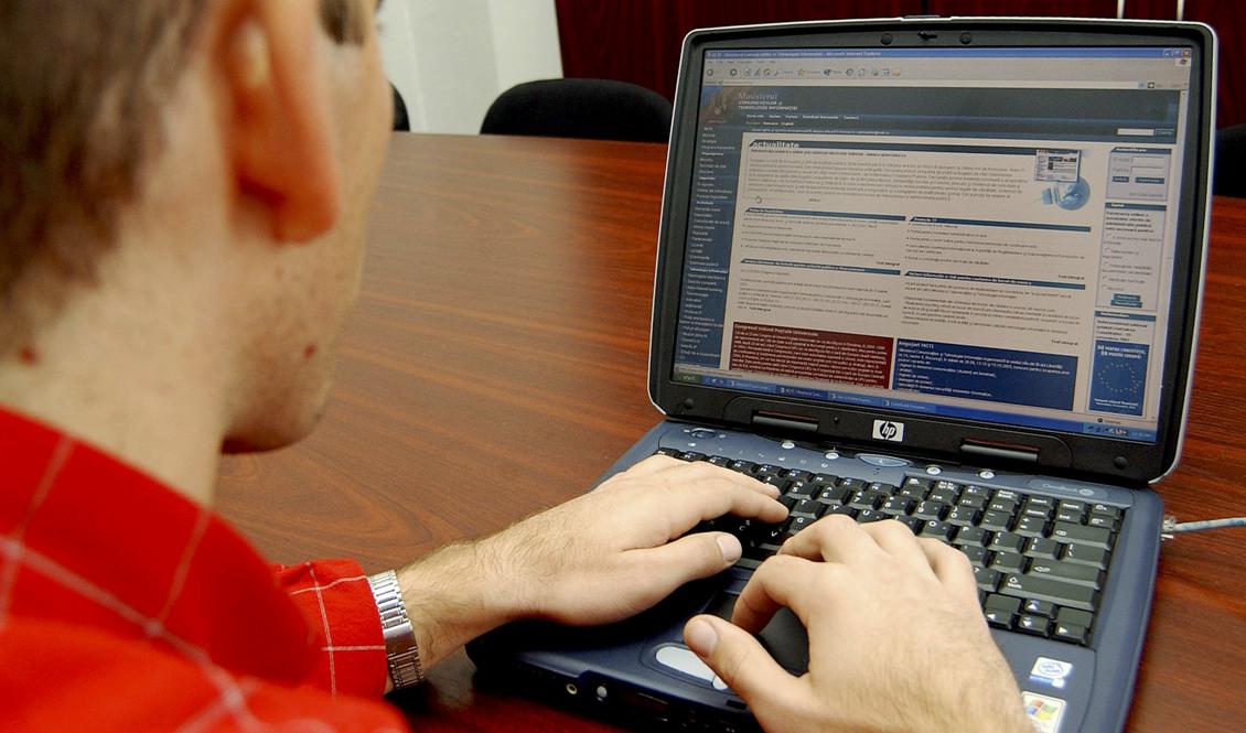 Hur ersättning ska betalas vid länkande och bättre stopp för uppladdning av upphovsrättsskyddat material ingår i EU:s omdebatterade nya regler för upphovsrätt på internet. Foto: Avram Iancu/AP/TT-arkivbild