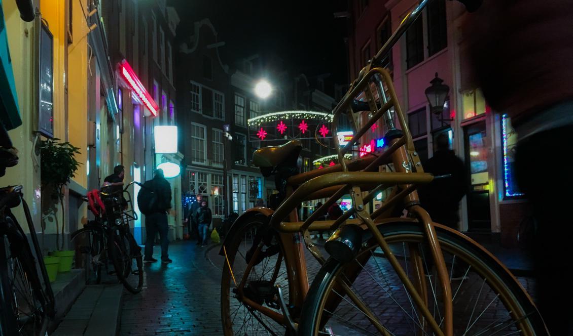 
Pubrundor och svensexor. Nu har både invånare och myndigheter i Amsterdam tröttnat på skränande turister och infört en bötessumma på 140 euro för olika slags offentliga störningar. Foto: Susanne W Lamm/Epoch Times-arkivbild                                            