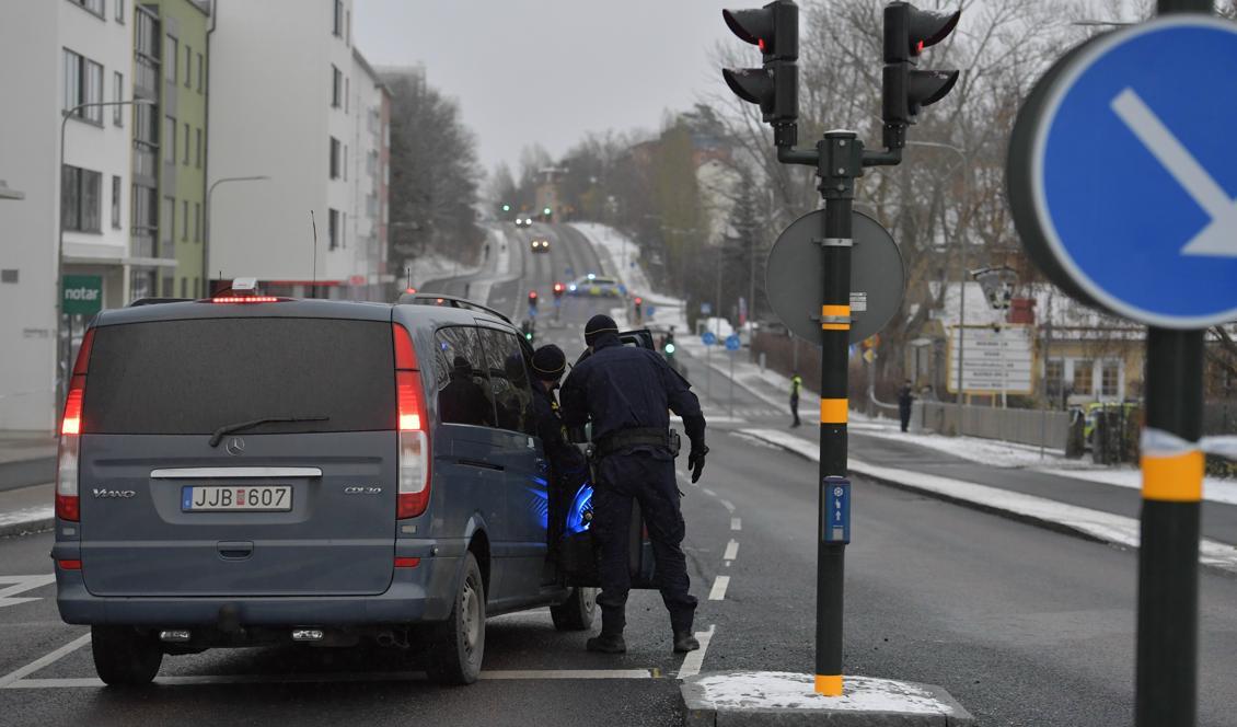En av dödsskjutningarna 2017 skedde på Bällstavägen i Mariehäll i Stockholm. Foto: Jessica Gow/TT-arkivbild