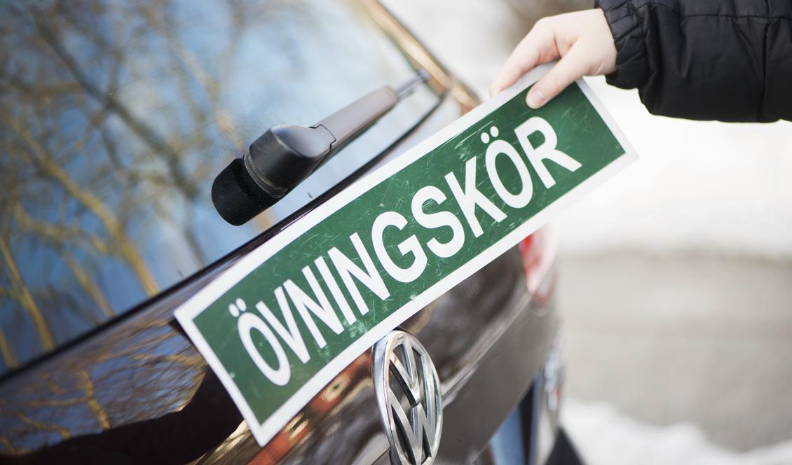 Flera körskolor i Karlskrona misstänks för att låtit elever övningsköra med icke godkända handledare. Foto: Fredrik Sandberg/TT-arkivbild