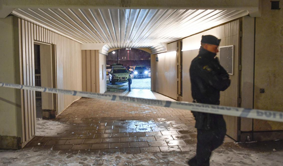 En man har skottskadats i Enskede i södra Stockholm. Foto: Stina Stjernkvist/TT