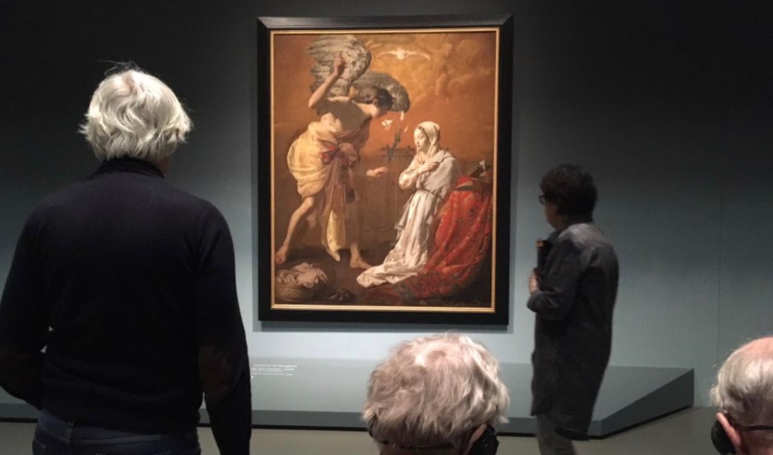 Besökare på Cetraal Museum i Utrecht tittar på Hendrick ter Brugghens tolkning av "Bebådelsen", den 14 februari 2019. Foto: Susanne W Lamm