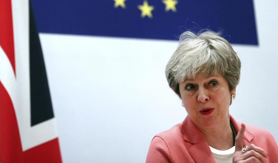 Storbritanniens premiärminister Theresa May håller presskonferens efter EU-ledarnas toppmöte med Arabförbundet i Sharm el-Sheikh. Foto: Francisco Seco/AP/TT