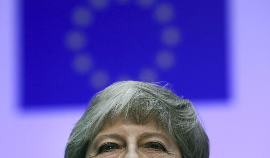 Storbritanniens premiärminister Theresa May skjuter fram nästa avgörande omröstning om brexit i parlamentet. Foto: Francisco Seco/AP/TT