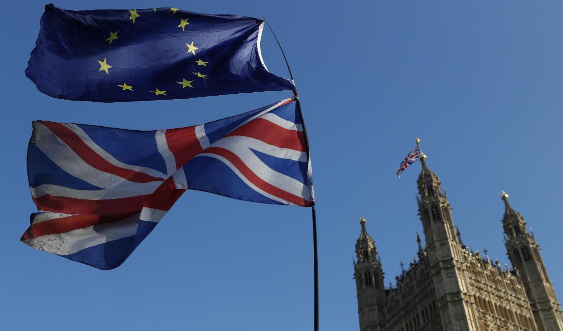 Kampen om brexit går vidare i London, där premiärminister Theresa May fortsatt hoppas få stöd för sitt utträdelseavtal med EU. Foto: Alastair Grant/AP/TT-arkivbild