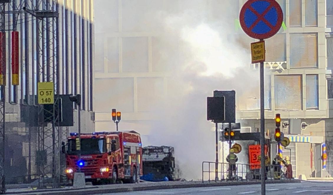 Den kraftiga bussbranden i Stockholm tros ha orsakats av bussens gastuber. Foto: Tomas Bengtsson/TT