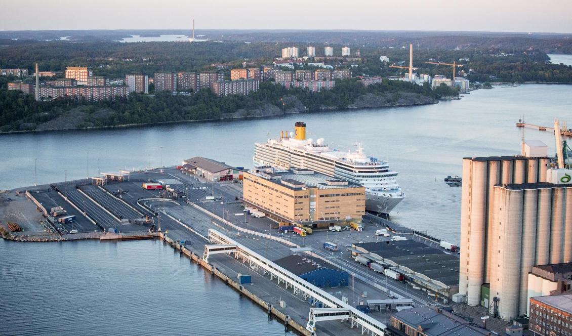 Flygbild över Stockholm tagen från en helikopter. Frihamnen med Lidingö i bakgrunden. Foto: Christine Olsson/TT-arkivbild