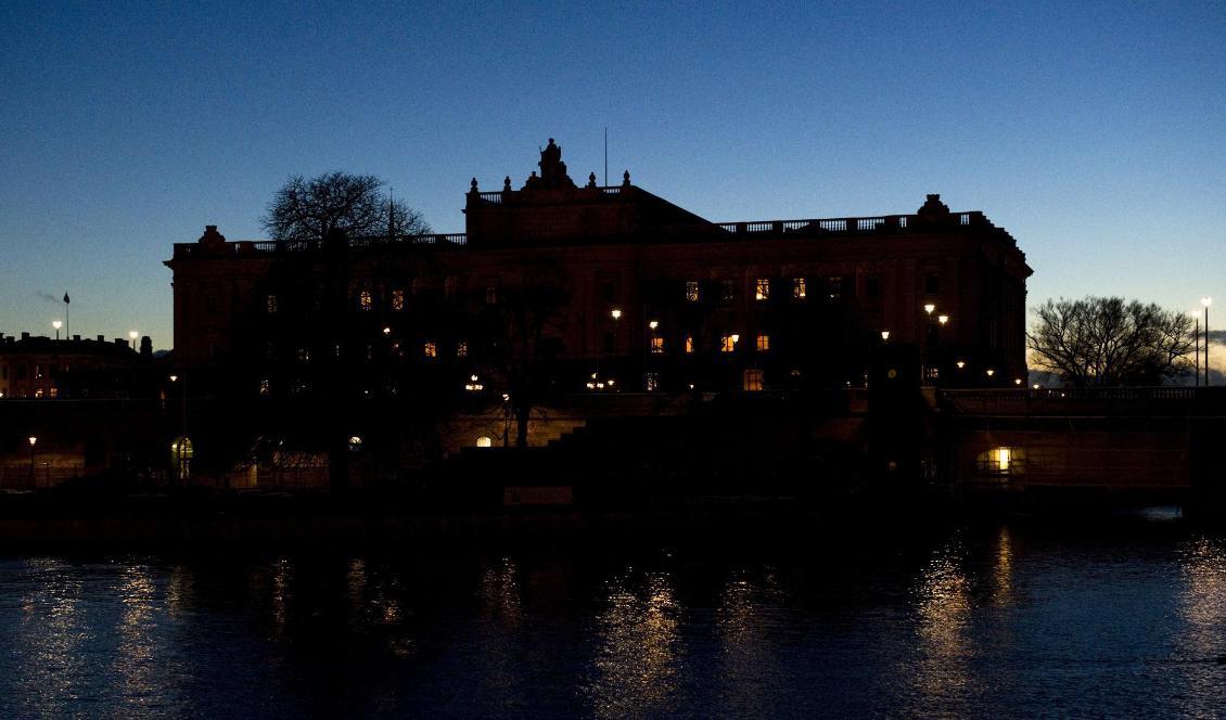 
Riksdagshuset i skymning. Foto: Henrik Montgomery/TT-arkivbild                                                