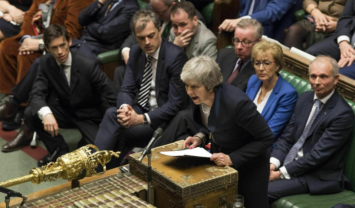 Efter brexitomröstningen i parlamentet krävde oppositionen en misstroendeomröstning – som Theresa May klarade med en liten marginal. Foto: Mark Duffy/AP/TT