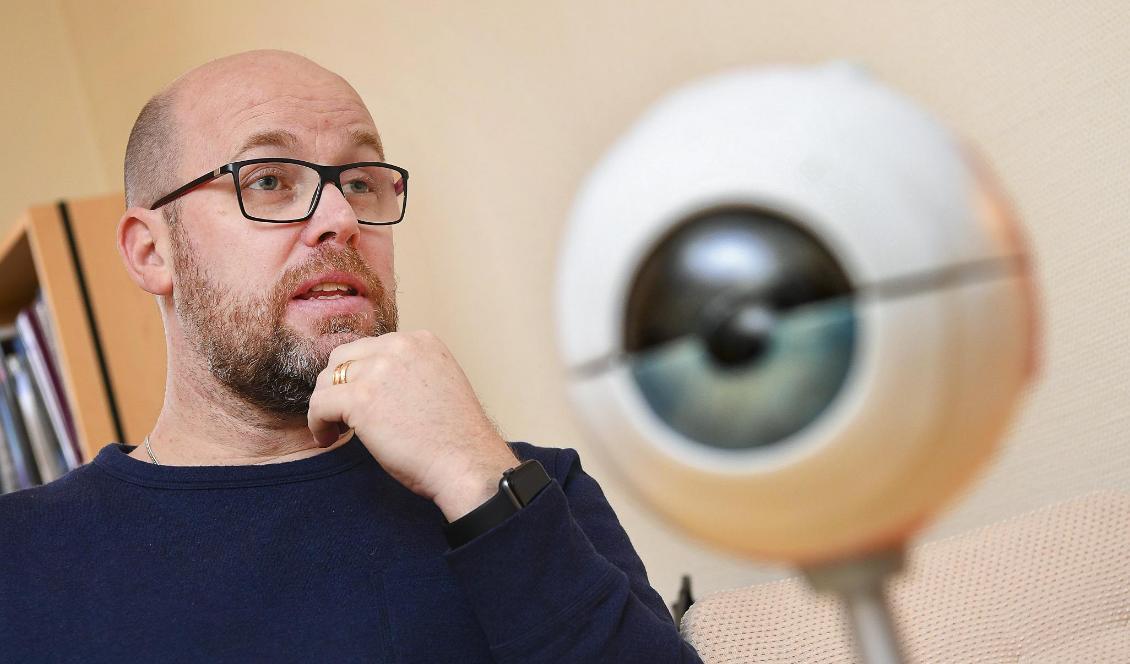 Optikern Tony Pansell får in barn som fokuserar som 40-åringar. Foto: Jonas Ekströmer/TT