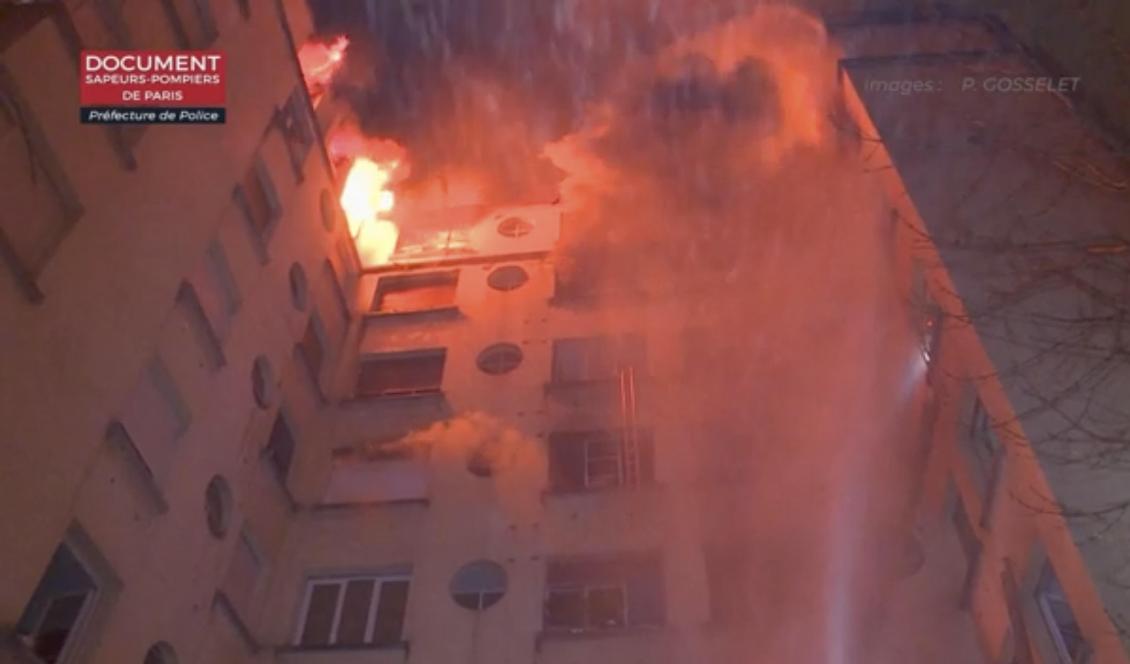 Minst åtta människor har mist livet i branden i ett flervåningshus i Paris. Foto: Paris räddningstjänst/AP/TT