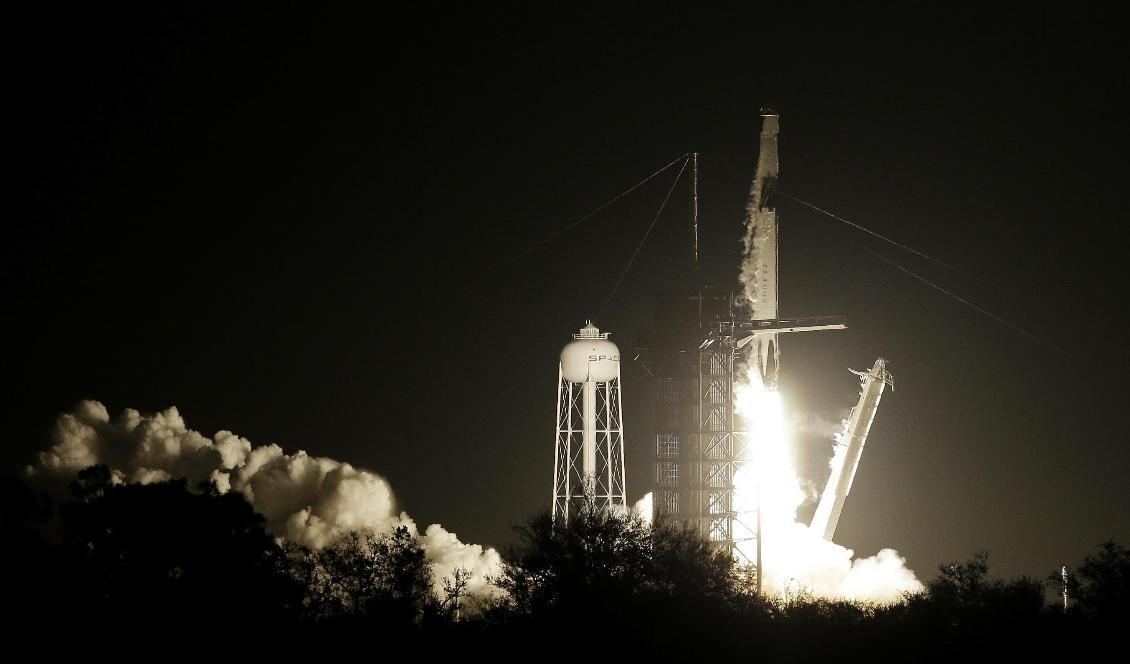 08.49 (svensk tid) lämnade raketen Falcon  9 marken. Foto: Terry Renna/TT
