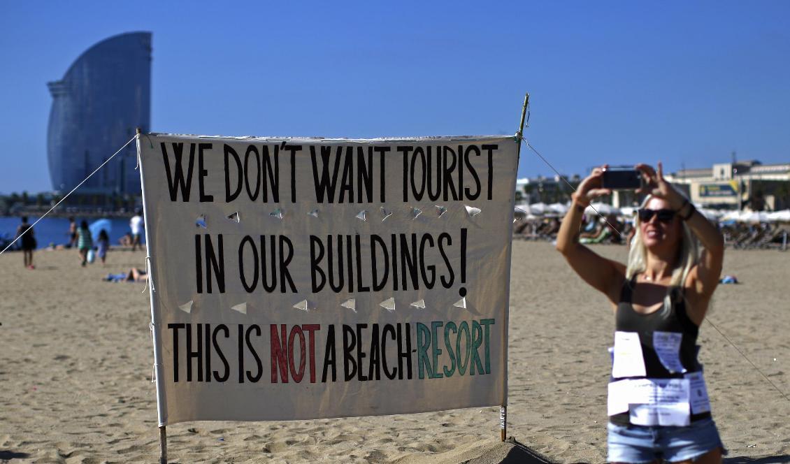 Protest mot turism i Barcelona. Foto: Manu Fernandez/AP/TT-arkivbild
