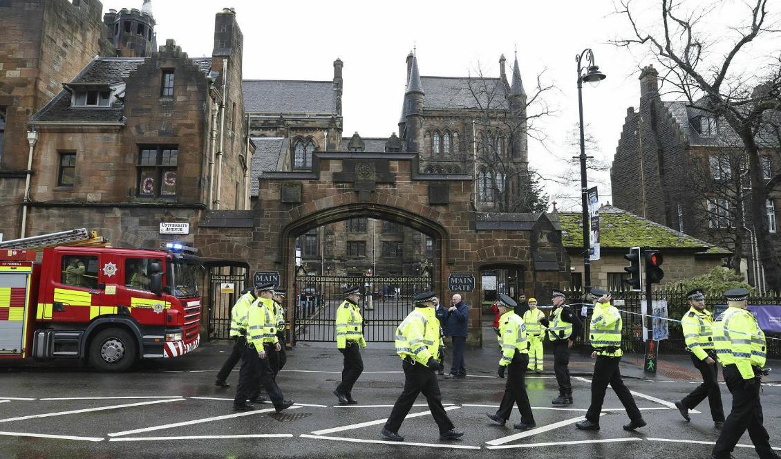 
Räddningstjänst på plats utanför Glasgows universitet på onsdagen. Foto: Andrew Milligan/AP/TT                                                