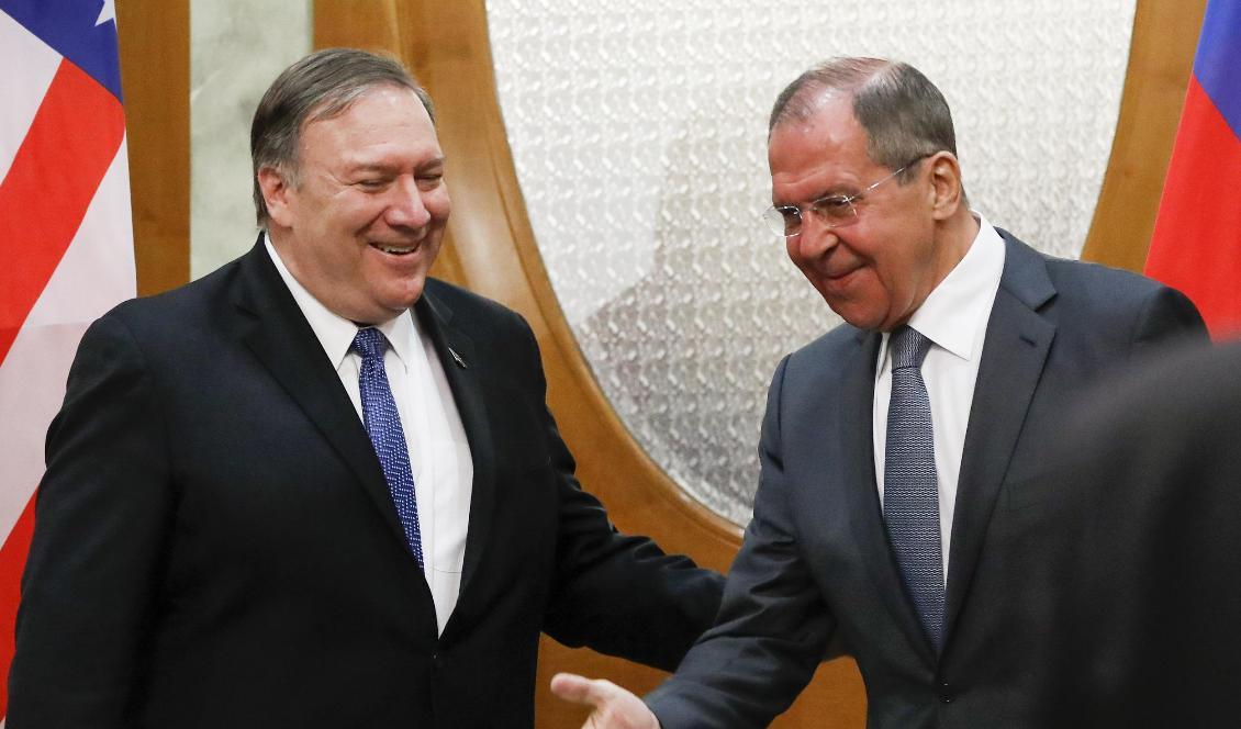 USA:s utrikesminister Mike Pompeo och Rysslands utrikesminister Sergej Lavrov. Foto: Pavel Golovkin/AP/TT