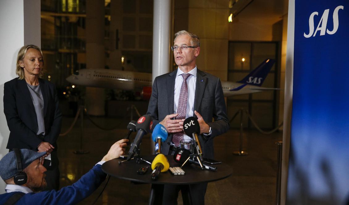 

SAS vd Rickard Gustafson under torsdagskvällens presskonferens på SAS huvudkontor i Frösundavik. Foto: Fredrik Persson/TT                                                                                                