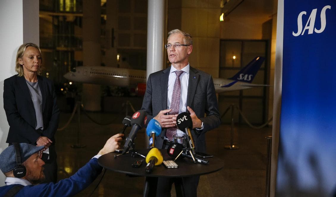 SAS vd Rickard Gustafson under torsdagskvällens presskonferens på SAS huvudkontor i Frösundavik. Foto: Fredrik Persson/TT