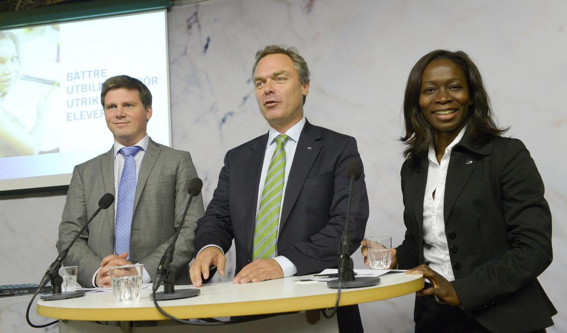 Erik Ullenhag, Jan Björklund och Nyamko Sabuni. Bilden är från september 2012, då alla tre var statsråd och Liberalerna fortfarande hette Folkpartiet. Foto: Bertil Enevåg Ericson/TT-arkivbild