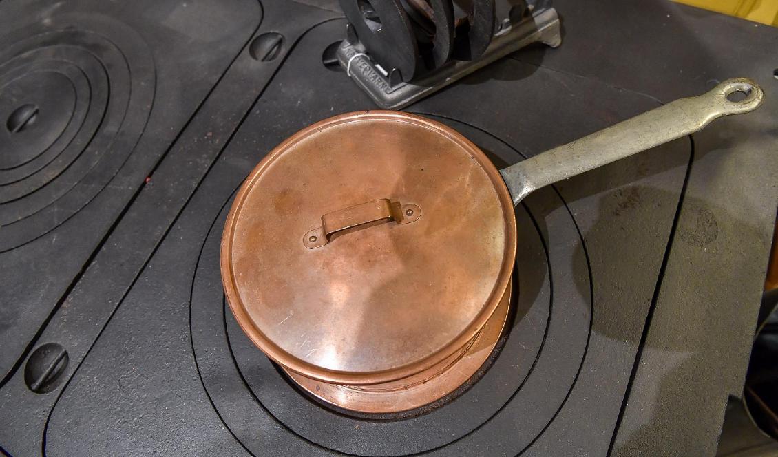 Fritt fram att värma kastrullen med ved. Foto: Jonas Ekströmer/TT-arkivbild