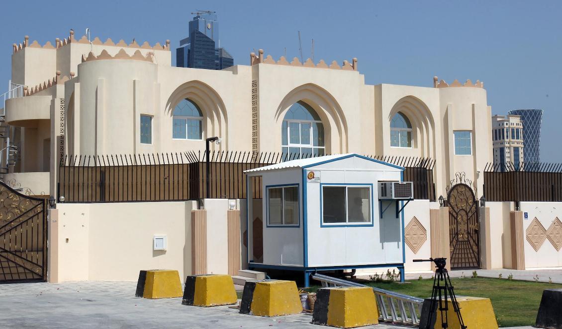Arkivbild på talibanernas kontor i Qatar. USA motsatte sig att talibanerna ville kalla fastigheten för ambassad, men kontoret har ändå underlättat kontakterna mellan parterna. Foto: Osama Faisal/AP/TT-arkivbild