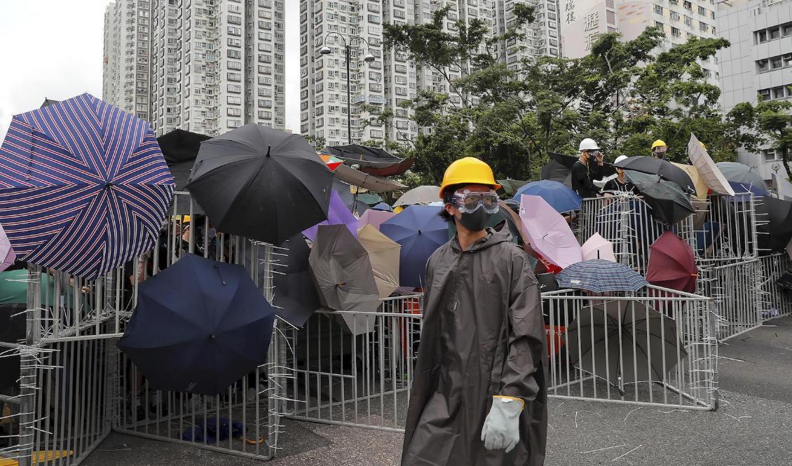 Tiotusentals människor demonstrerar i distriktet Sha Tin i Hongkong. Foto: Kin Cheung/AP